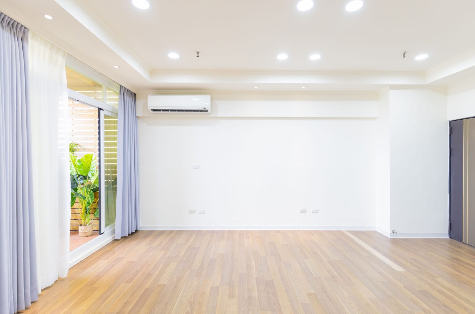 eforma de vivienda en A Coruña integrando cocina y salón para maximizar el espacio útil